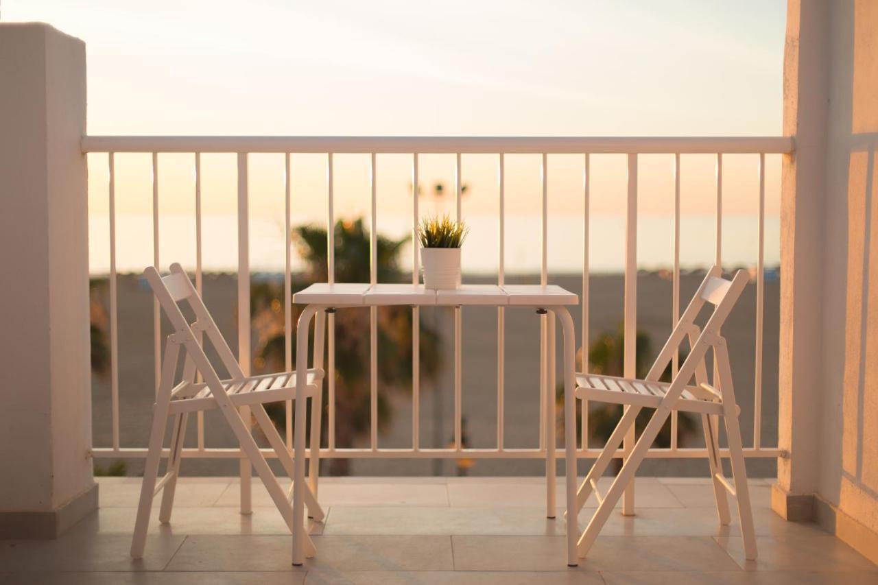 Sol Playa Suites Valencia Buitenkant foto